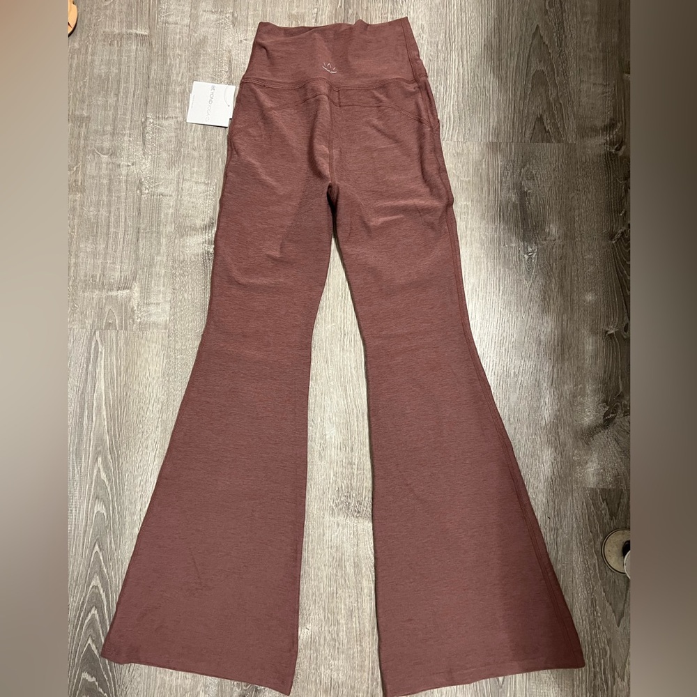 NWOT Beyond Yoga flare pants